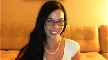 Nerd teen masturbates fingers her wet pussy