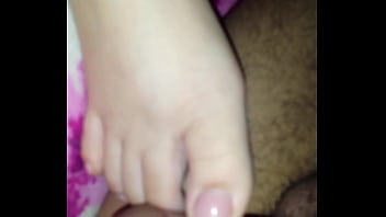 S cumshot on toes feet