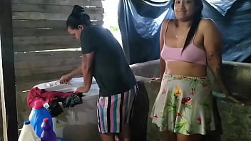 Las campesinas nunca habían experimentado el sexo lésbico y ya que lo probaron no paran de ejercerlo cada vez que pueden