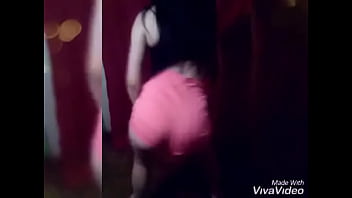 Prima safadinha dançando