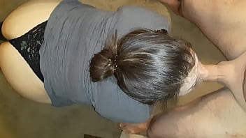 Foxy burnette sucks cock