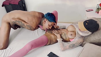 Caiu no xvídeos devagarinho na magrinha para não machucar completo no red e no cher