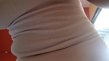 Hijastra En El Balcon Tiene Calor Y Se Le Ve Su Coño Mojado El Vecino Pervertido La Observa Y La Hijastra Se Da Cuenta Ytermina En Su Cama A Seguir Con Su Deliciosa Masturbacion thumbnail