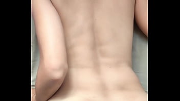 Metidinha no cu boquete e gozada no olho