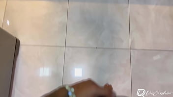 Empregada gostosa fode na cozinha com patrão safado