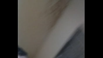 Adoro rebolar minha bunda para vocês