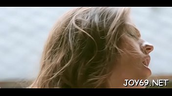 Teen hotty plays with her pussy