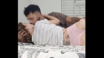 O melhor amigo do meu ex veio em casa e me comeu todinha sem camisinha