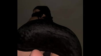 Horny hijab babe shows off her arab ass – dirty muslim slut solo with booty up & moaning