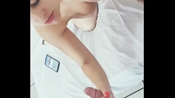 Comedor me comeu gostoso depois fiz um footjob e ele me deu leitinho em cima dos meus pés