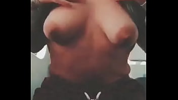 Hoy es #martesdeenseñarlastetas así que aquí tenéis las mías y en publico como más me gusta enseñarlas compen