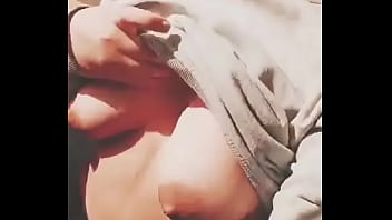 Hoy es #martesdeenseñarlastetas así que aquí tenéis las mías y en publico como más me gusta enseñarlas compen