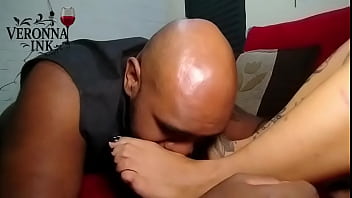 Chego cansada e peço para the black hunter cuidar dos meus pés 1