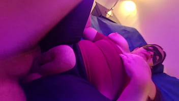 Me folle sin condón a la mejor amiga de mi esposa le encanta el sexo por dinero 1