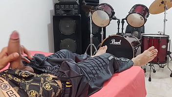 Man masturbates his big cock in front of the camera