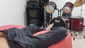 Man masturbates his big cock in front of the camera