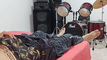 Man masturbates his big cock in front of the camera