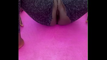 Ebony milf morning workout pussy spread