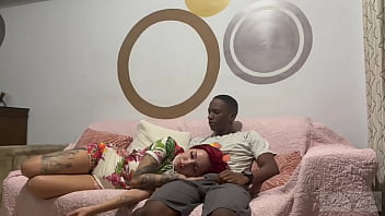 Senti o pau duro do meu enteado no meu rosto e não resisti