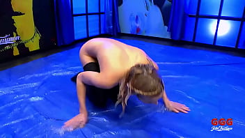 Ggg pissing time latina vs blonde