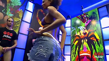 Ggg pissing time latina vs blonde