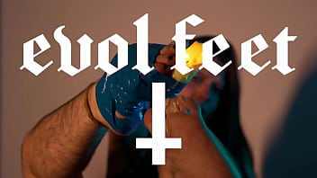 I just can't help teasing you with my feet