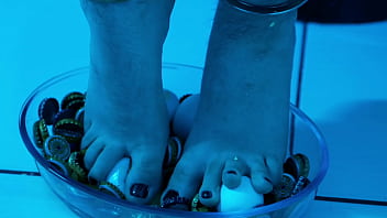 I just can't help teasing you with my feet