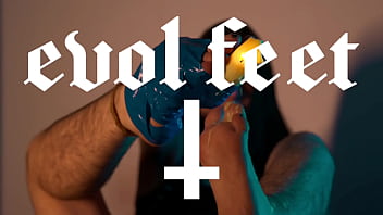 I just can't help teasing you with my feet