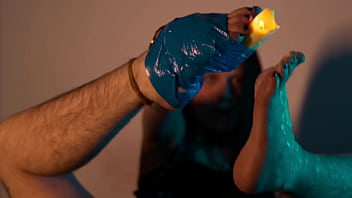 I just can't help teasing you with my feet