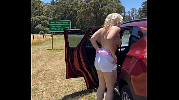 Stefania ferrario calentoneando a sus fanáticos