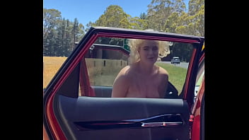 Stefania ferrario calentoneando a sus fanáticos