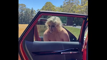 Stefania ferrario calentoneando a sus fanáticos