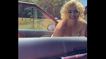 Stefania Ferrario Calentoneando A Sus Fanáticos thumbnail