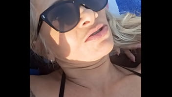 Estava no rio encontrei uns machos na praia e levei eles pra me foder no apartamento