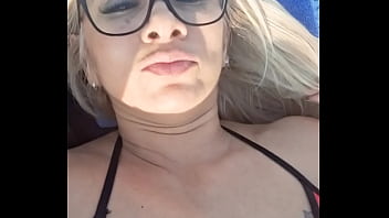 Estava no rio encontrei uns machos na praia e levei eles pra me foder no apartamento