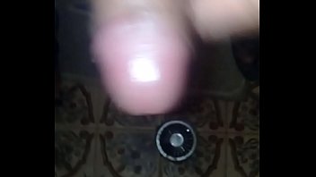 Negao jorrando muito leite eu