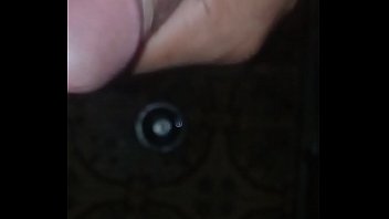 Negao jorrando muito leite eu