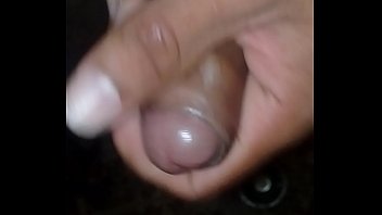 Negao jorrando muito leite eu