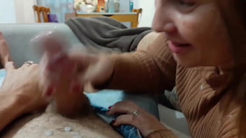 Eu cheia de tesão com vontade de da pra dois ele me comendo com ma vontade vai levar chifre