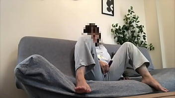 【素人】朝起きて可愛い部屋着で新しいおもちゃを使ってオナニーしちゃった