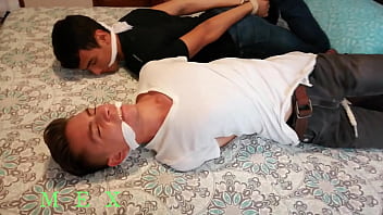 Michelle Y Hugo Atados En Hogtied thumbnail