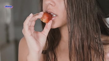 Strawberries milk and my pussy come and enjoy with me salmakia