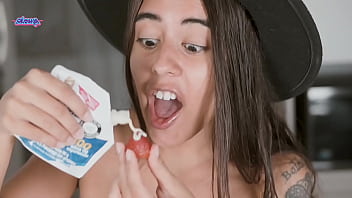 Strawberries milk and my pussy come and enjoy with me salmakia