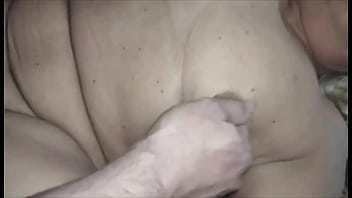 Hun for pik og hun elsker at smage pikken med hendes safter