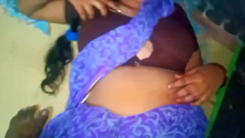 Desi Sary Aunty Big Boobs Pressing In Man thumbnail