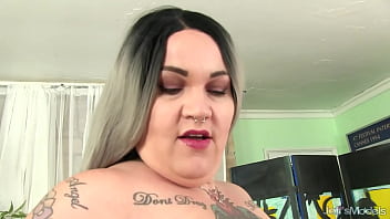 Masseur uses his fingers and toys to satisfy curvy hottie nova jade