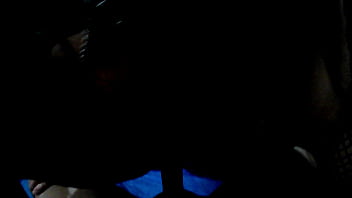 Estuve mirando videos y mi madrastra me encontró masturbándome