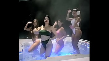 Cantora Anitta Provocando Em Banheira Com Mulheres thumbnail