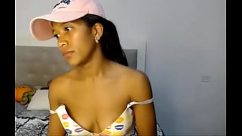 Honey sex1307 y su cambio de tirantes del bra Honey sex1307 y su cambio de tirantes del bra