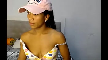 Honey sex1307 y su cambio de tirantes del bra